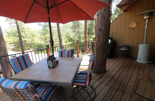 Cozy Cabin in Pines w/ Views!