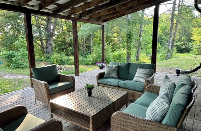 Cozy Cabin in the Woods near the Lake