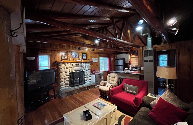 Cozy Cabin near Otsego Lake, golfing, and north woods activities. Dog friendly