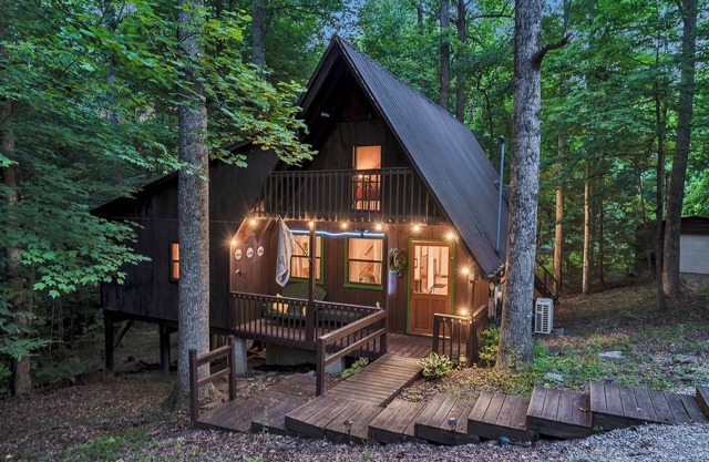Cozy Cabin Near Red River Gorge and Natural Bridge with Fiber WiFi and AC!