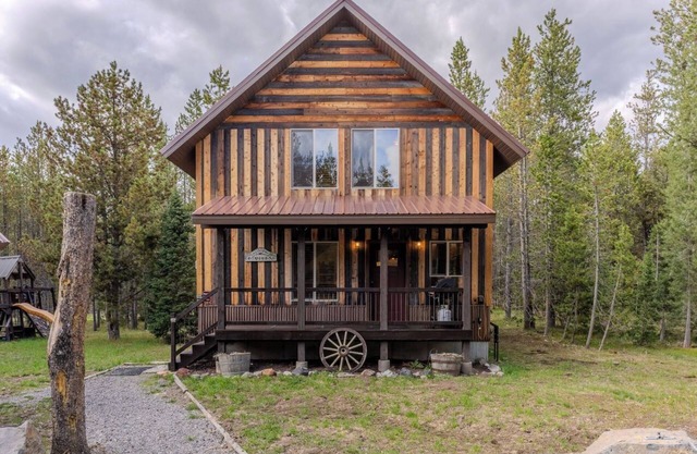 Cozy Cabin Nestled in the Pines