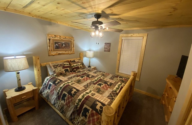COZY CABIN ON 40 ACRES CLOSE TO THE TRAIL