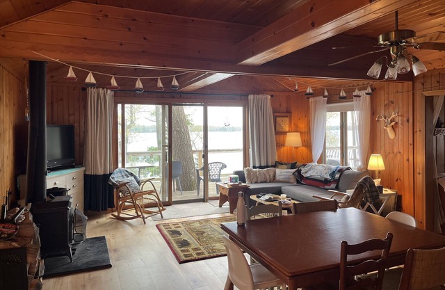 Cozy cabin on pristine Half Moon Lake - less than 2 hours from the Twin Cities!