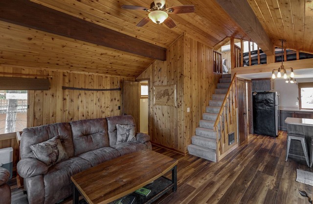 Cozy cabin on the prestigious Big Trout Lake on The Whitefish Chain!