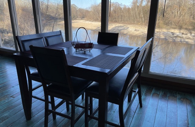 COZY CABIN ON THE RIVER WITH AMAZING VIEWS & SCENERY