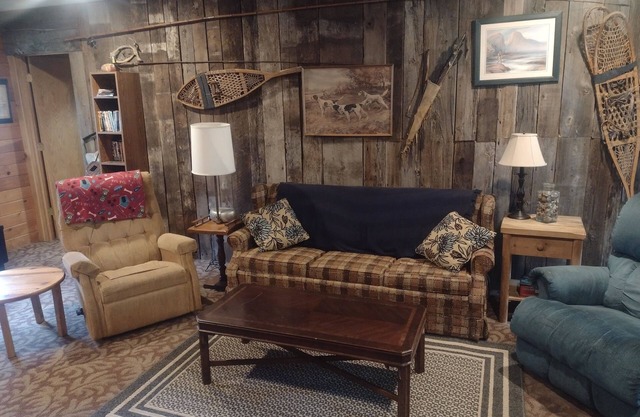 Cozy cabin on the river!