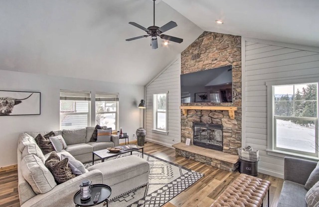Cozy Cabin Retreat- 5min to Lake Cle Elum,10min to Suncadia-Sleeps4 adults/4kids