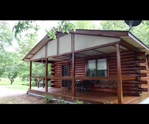Cozy Cabin Retreat Close to Rivers and Lakes in Eureka Springs, Arkansas
