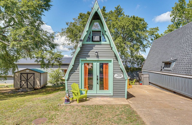 Cozy Cabin w/Deck & Boat Launch Access in Lampe!