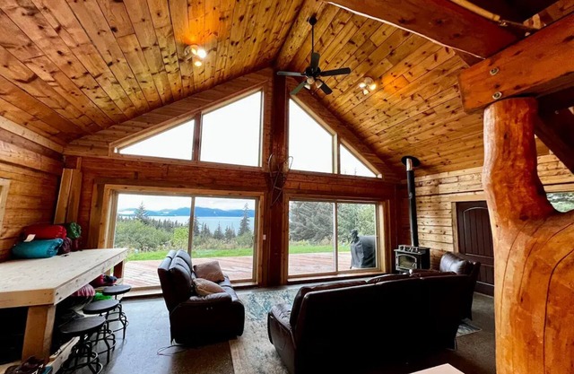 Cozy Cabin with Amazing Views