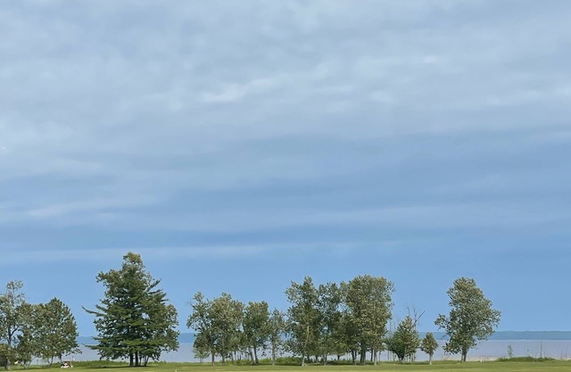 Cozy Cabin with beautiful view of Lake Michigan. Pet Friendly