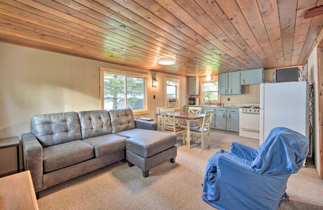 Cozy Cabin with Deck and Private Dock on Nelson Lake!
