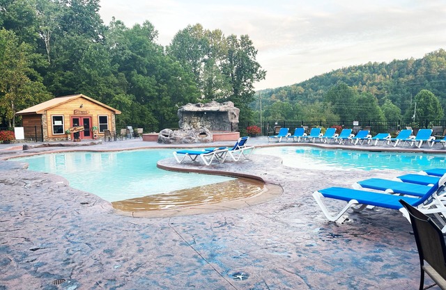 Cozy Cabin with Hot Tub, Games, Views, Pool, Fire Pit, Pickleball!