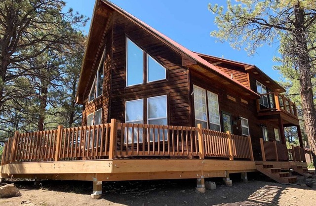 Cozy Cabin with Modern Amenities (Pet Friendly)