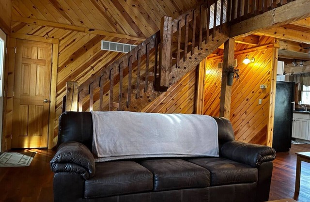 Time to get cozy in Cozy Cabin!