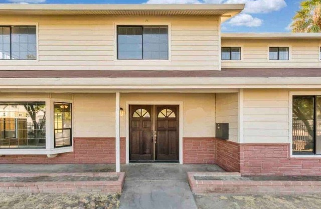 Cozy Californian retreat in 7 bedroom villa on 1 acre private lot