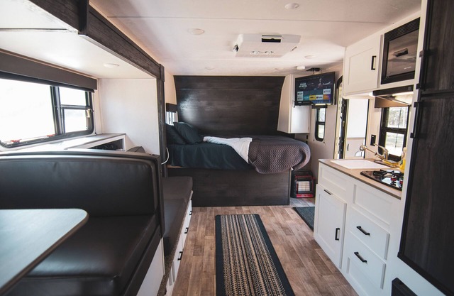 Cozy Camper in Midtown Houston Downtown Unique Stay Tesla Rental w/ fees