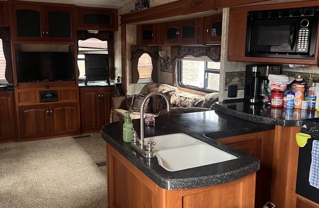 Cozy camper trailer with great views of the sky. Fire pit great for entertaining