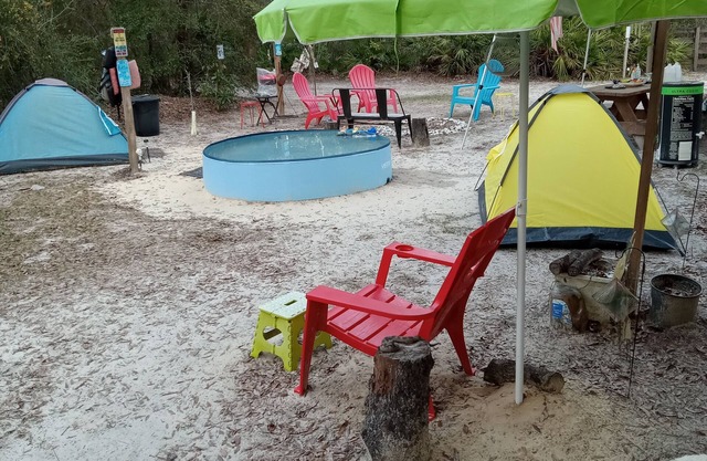 Cozy campground with WiFi in peaceful Chiefland