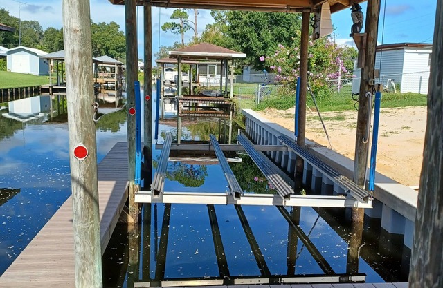 Cozy canal front home. Minutes from Sebring International Raceway.