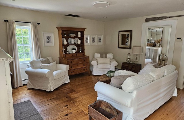 Cozy Cape Located In The Beautiful Seaside Town of Mahone Bay
