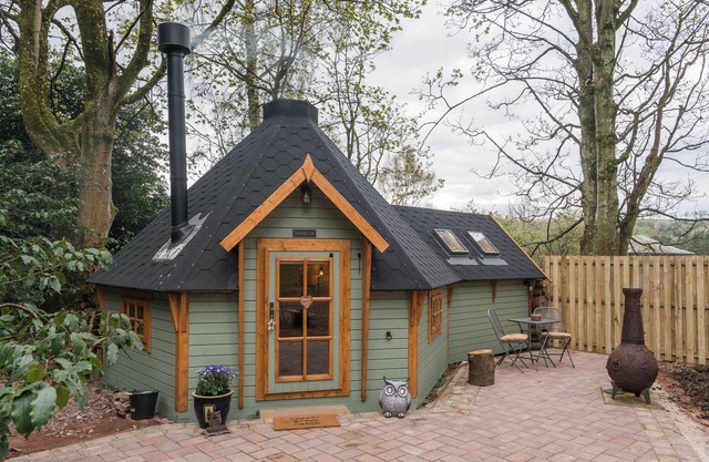 Cozy Carluke Lodge Retreat