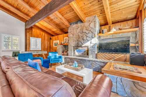 Cozy Carnelian Bay Escape with Deck and Foosball