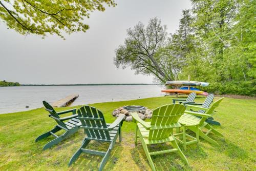 Cozy Carp Lake Cottage with Dock, Kayaks and Fire Pit