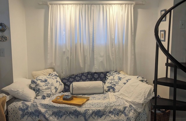 Cozy Carriage House walking distance to OU/ Court