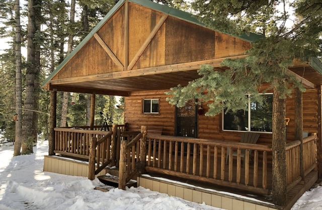 Cozy Cedar Mountain Cabin near lakes and National Parks