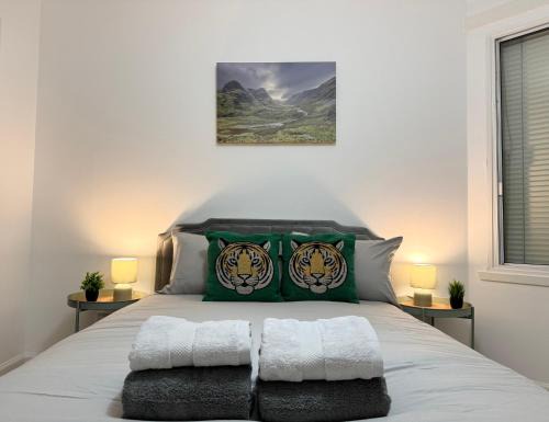 Cozy Central Flat at Prime Location with Free Private Parking