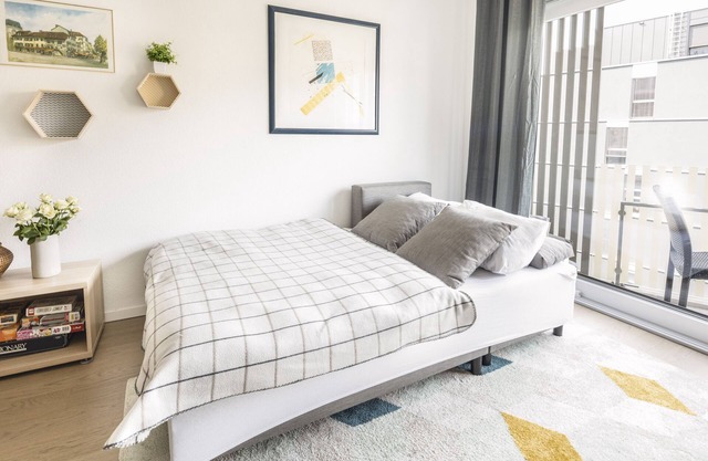 Cozy, central , Self Check-in, lake & Mountainview , Parking