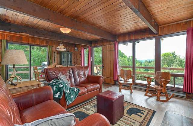 Cozy Chalet-all in Wood-fireplace-ski-tube Sliding-28 Acres