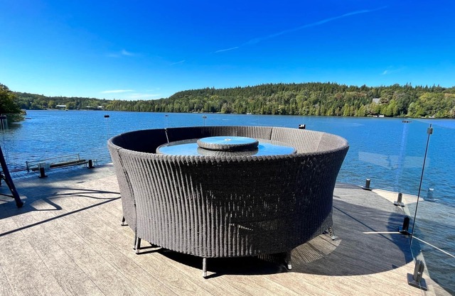 Cozy chalet. Lakeside. Spa.