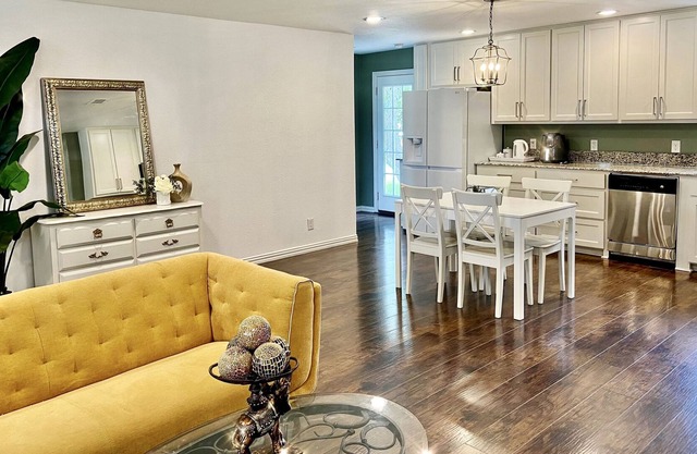 Cozy & Charming 2-Bedroom Home at Heart of Prosper