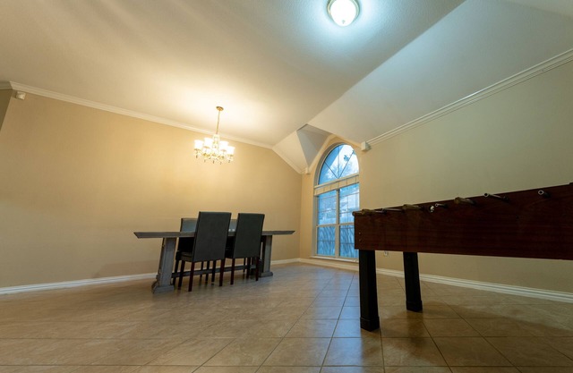 Cozy Charming Brick Home Updated NEW furnitures! Arlington Central!