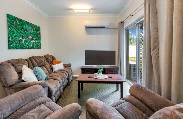 Cozy & Charming Family Friendly 2BR Holiday Home
