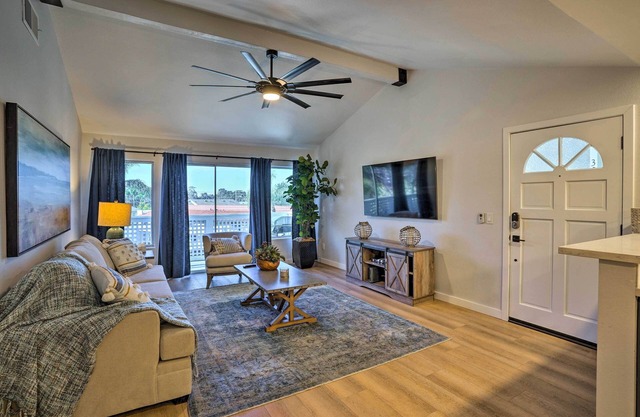 Cozy-Chic Condo: Walk to Beach & Park!