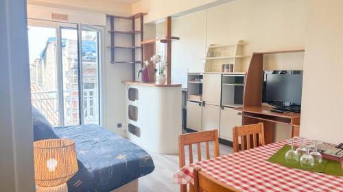 Cozy City apartement with Balcony