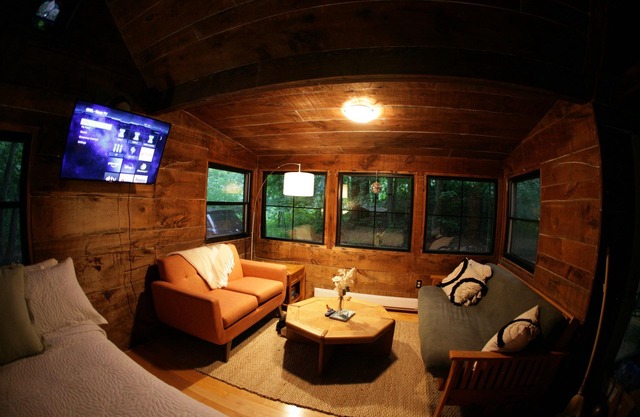 Cozy Clappison Cabin - 8 acres of private forest!🌳