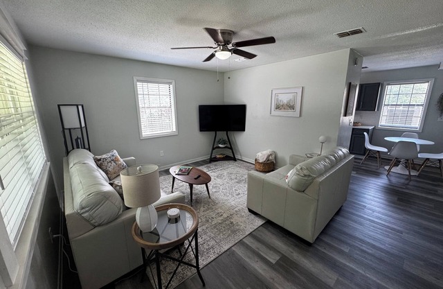 Cozy & Clean Batesville Stay Near Lyon College, Hospital, and Community Center