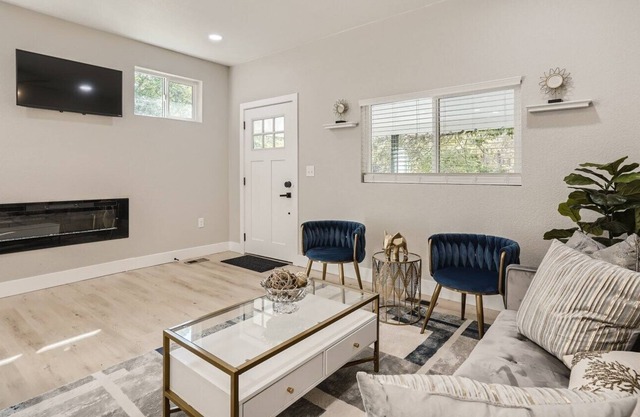 Cozy & Clean House Next to Beautiful Creek & Trail