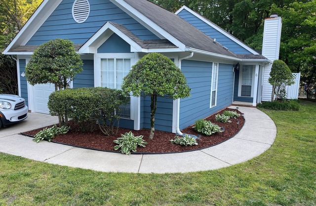 Cozy, Close-to-Everything Cottage: Long-Stay & Laptop Ready