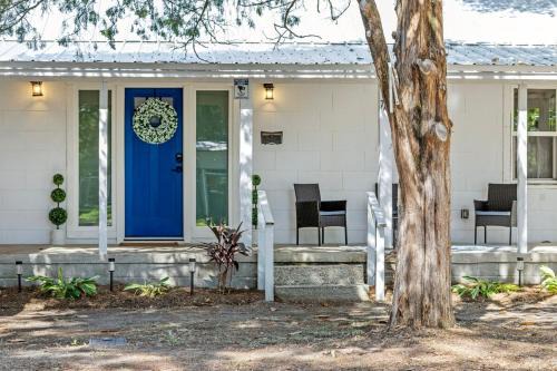 Cozy Coastal Cottage