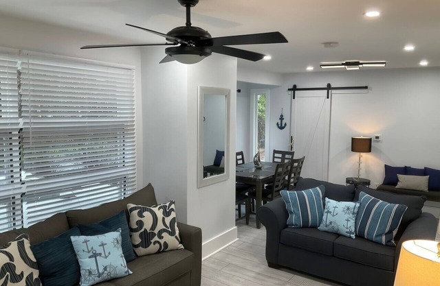 Cozy Coastal Retreat N/Lake Ontario Sleeps 8