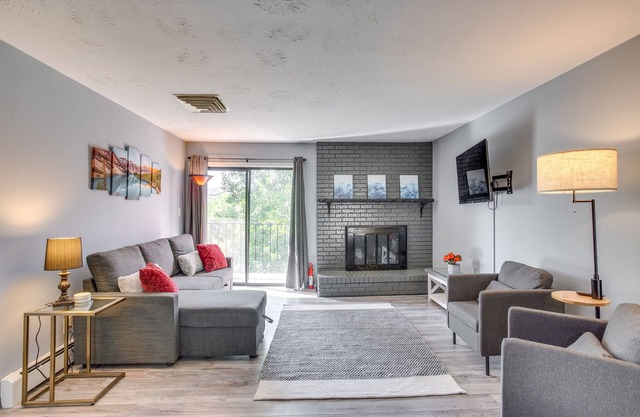 Cozy Colorado Escape - Near Hiking & Skiing!