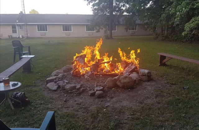 Cozy Comfort Double Room 06 – Peninsula Motel, Minutes from Wiarton Waterfront