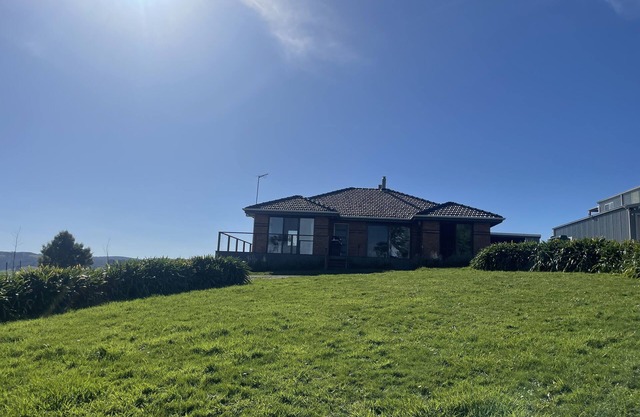 Cozy comfort, spectacular view, central South Gippsland location!! Sleeps 12!