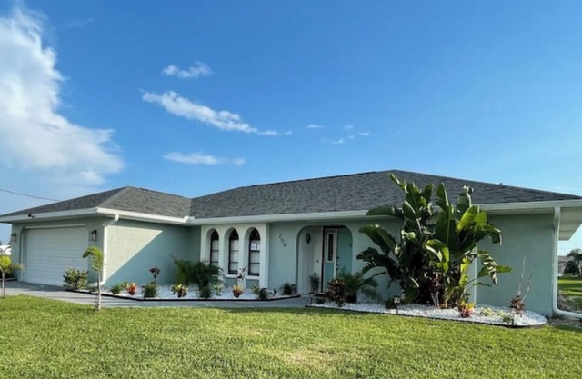 Cozy, Comfortable, 4/2 Pool and Canal View