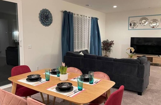 Cozy Comfortable 6-Bdr Family Retreat near UCR NOS
